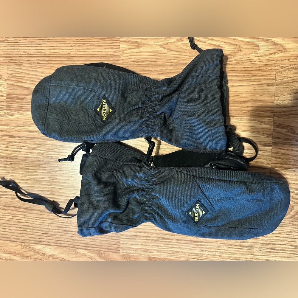 Kids Burton Black Snow Mittens. Size L
